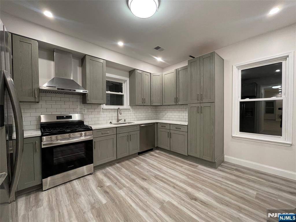 945 Monroe, Elizabeth, NJ 07201