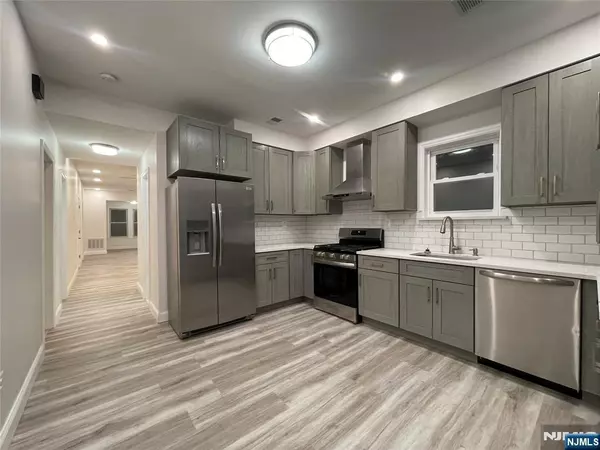 Elizabeth, NJ 07201,945 Monroe AVE #2