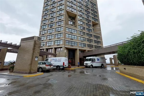 7002 Boulevard East #12 G, Guttenberg, NJ 07093