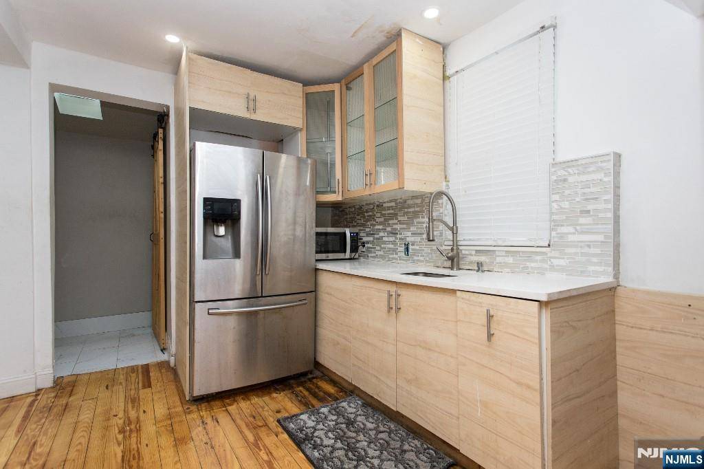 Englewood, NJ 07631,20 Oakland ST