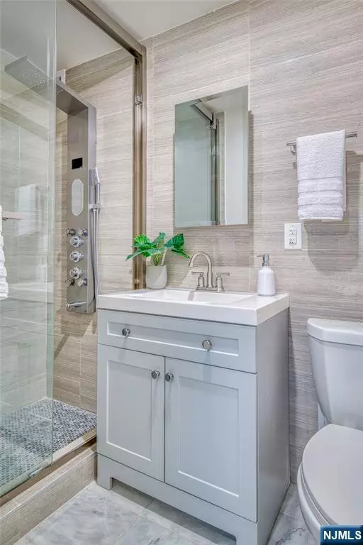 East Orange, NJ 07018,121-127 Munn AVE