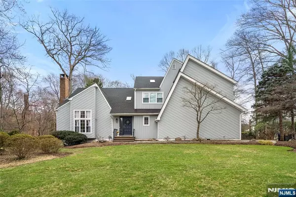 2 Cathy CT, Norwood, NJ 07648