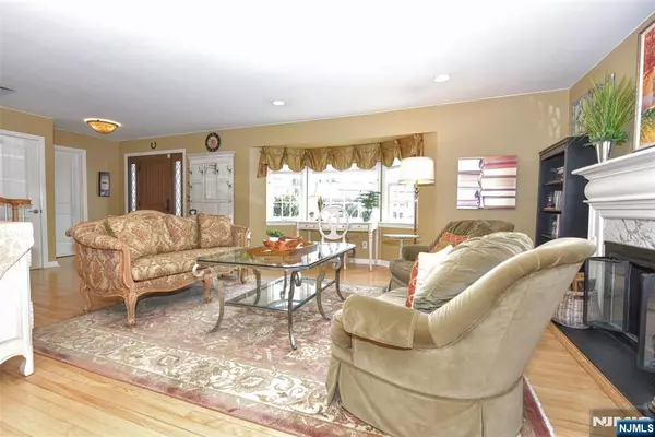 Emerson, NJ 07630,122 Colonial RD