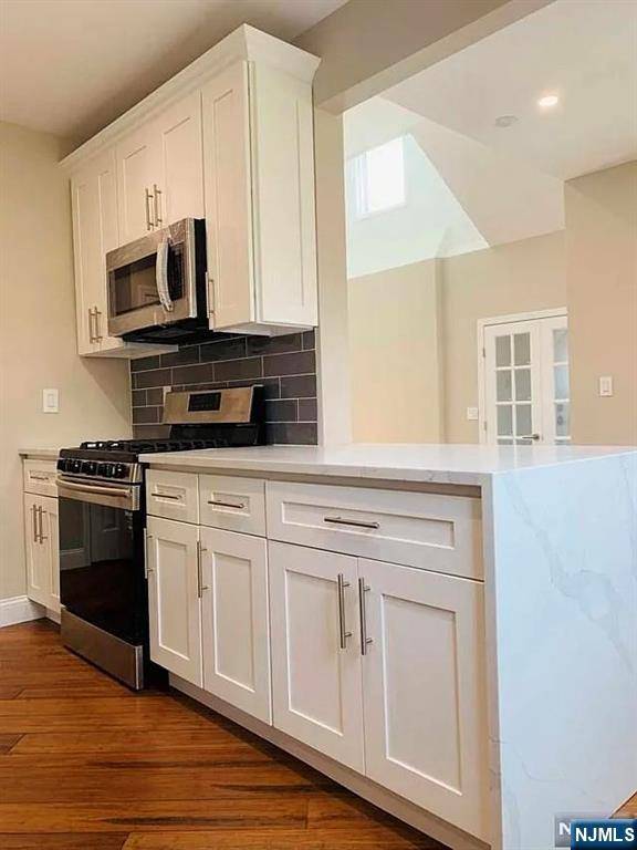 Cresskill, NJ 07626,16 Engle ST