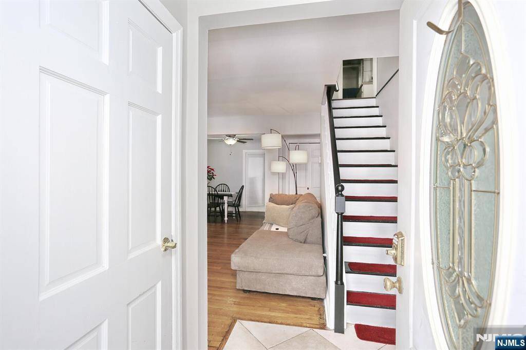 Dumont, NJ 07628,22 Margaret CT