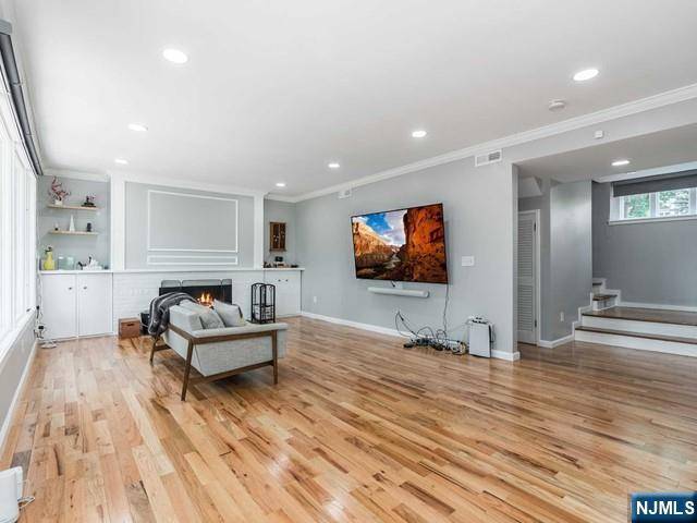 West Orange, NJ 07052,25 Birchwood AVE