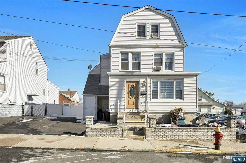 North Arlington, NJ 07031,26 Church PL