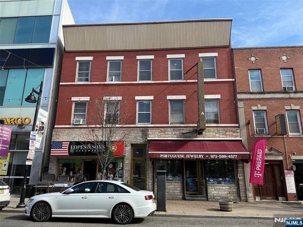 98-100 Ferry ST, Newark, NJ 07105