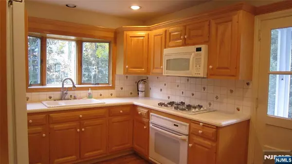 Ho-ho-kus, NJ 07423,14 Beechwood RD