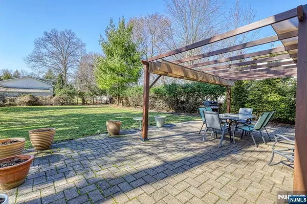 Cresskill, NJ 07626,84 Westervelt PL