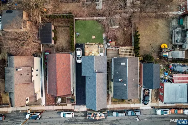 Garfield, NJ 07026,12 Dewey ST