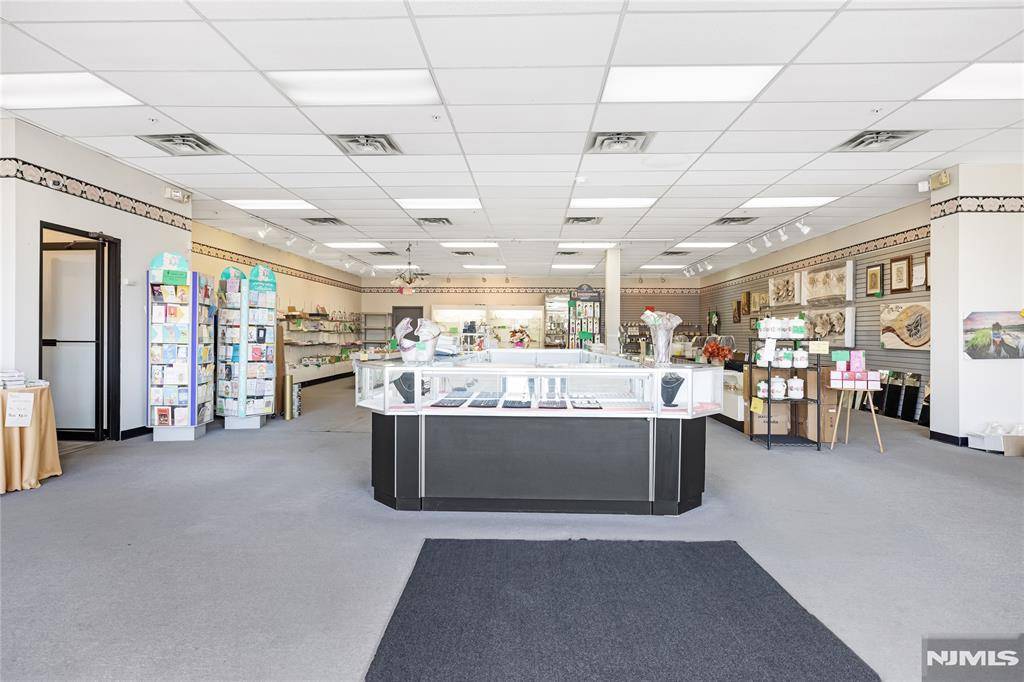 Elmwood Park, NJ 07407,505 Mola BLVD