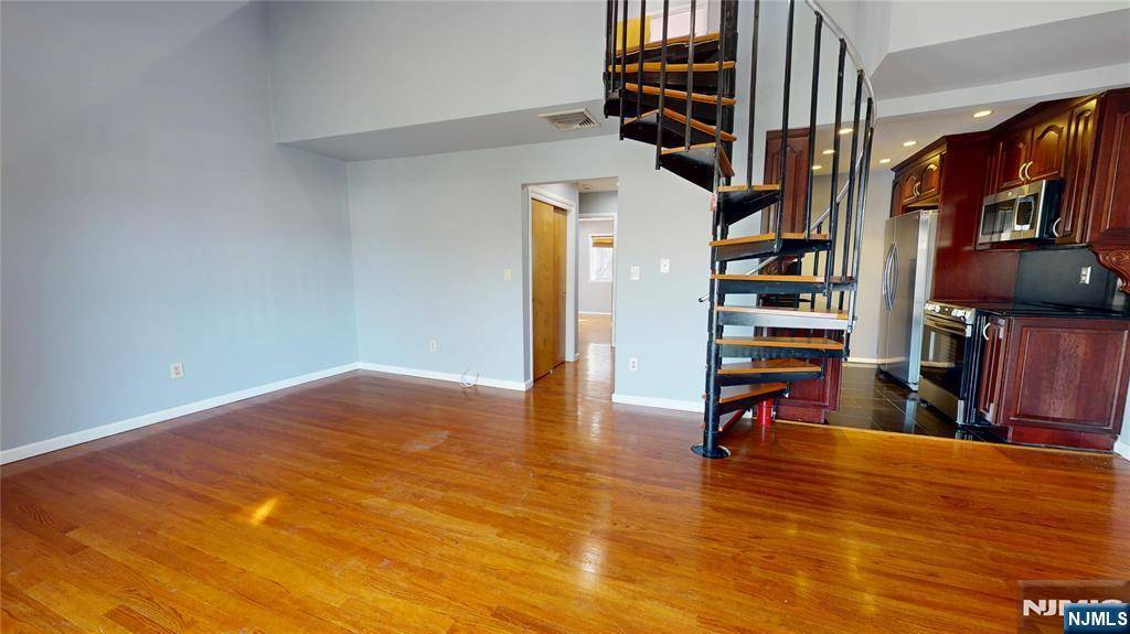 Englewood, NJ 07631,11 Presidential DR #11