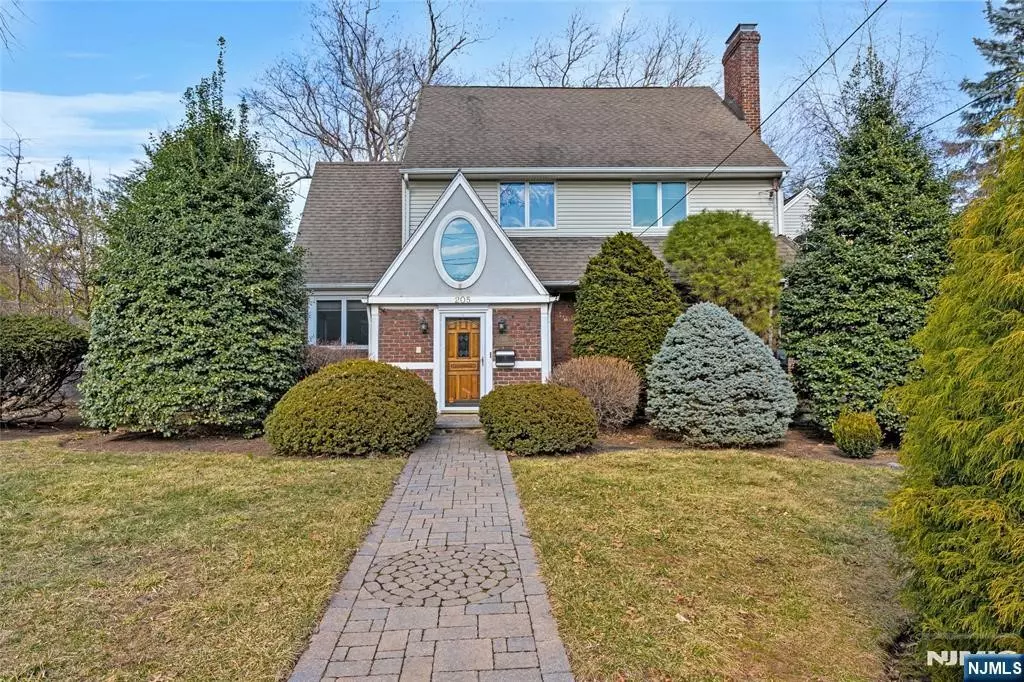 Teaneck, NJ 07666,205 Vandelinda AVE