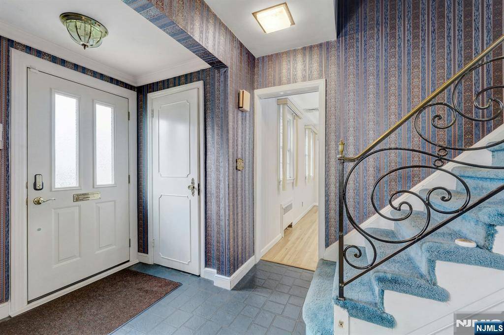 Fair Lawn, NJ 07410,10-15 Ellis AVE