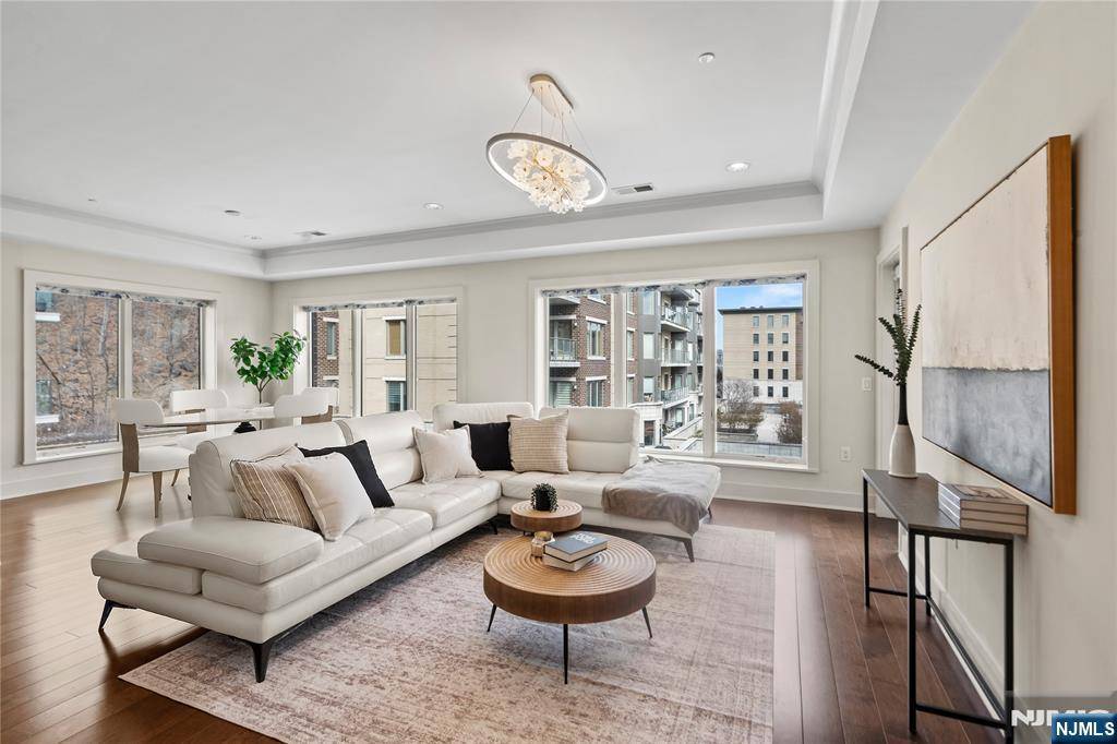 Weehawken, NJ 07086,150 Henley PL #314
