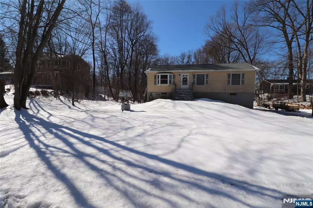 Hamburg, NJ 07419,27 Longview LN