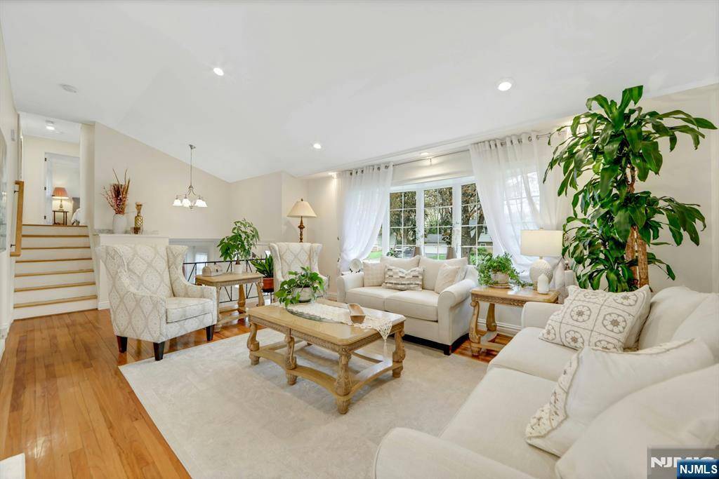 Hillsdale, NJ 07642,267 Cambridge RD