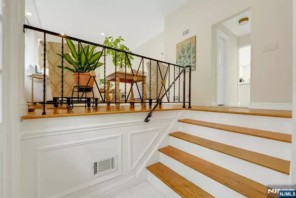 Hillsdale, NJ 07642,267 Cambridge RD