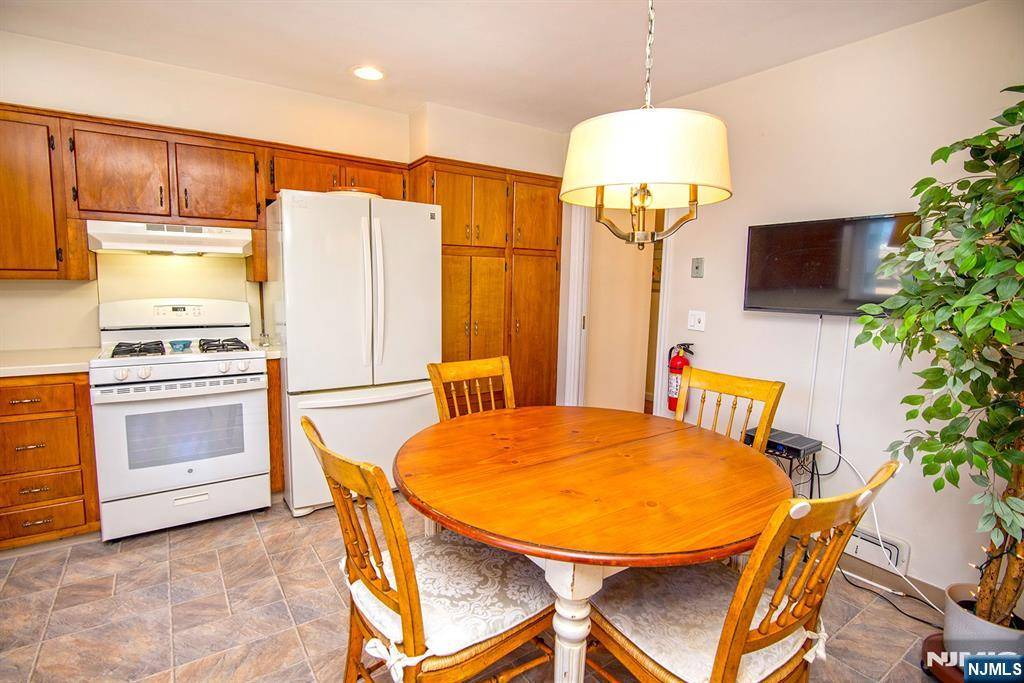 Englewood Cliffs, NJ 07632,53 Dillingham PL