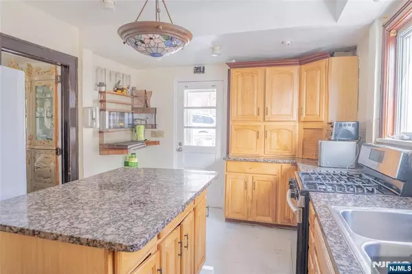 West Orange, NJ 07052,1 Bradley TER