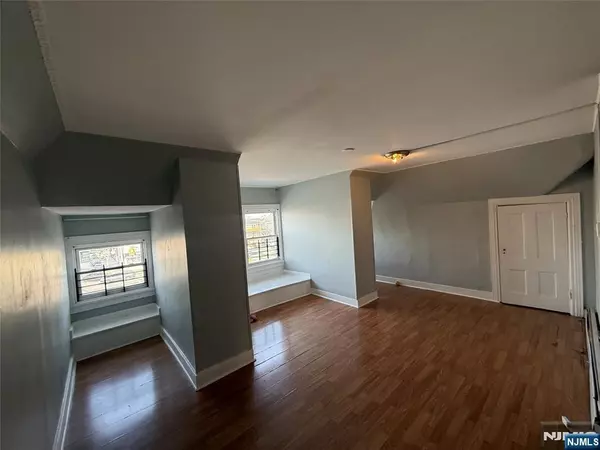 Elizabeth, NJ 07206,300 1st AVE