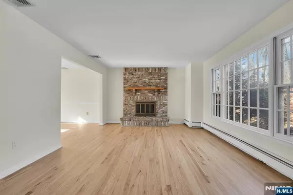 Washington Township, NJ 07853,1 Shadetree PL