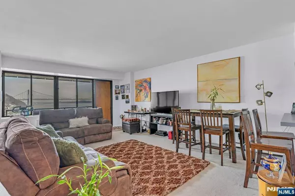 Edgewater, NJ 07020,1203 River RD #7D