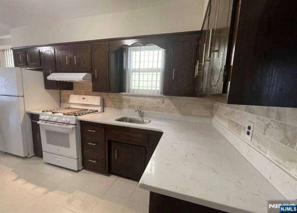 Kearny, NJ 07032,703 Devon ST #1st floor
