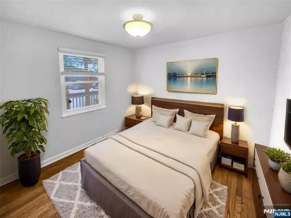 Bergenfield, NJ 07621,12 Dick ST