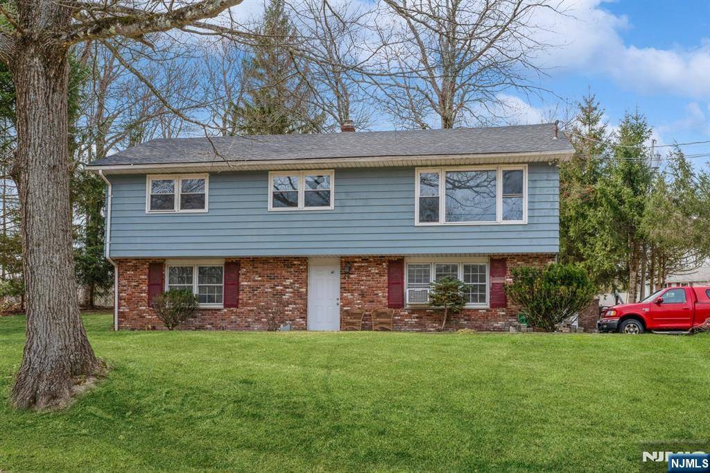 West Milford, NJ 07421,65 Longhouse DR