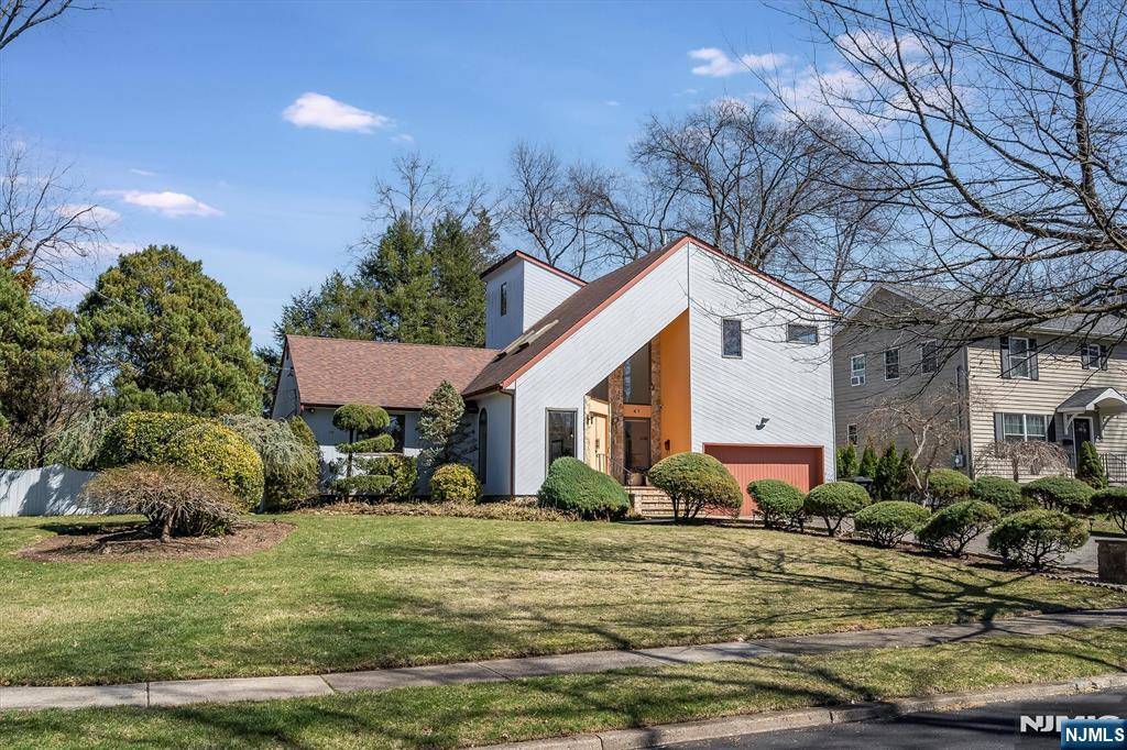 47 Gibson PL, Glen Rock, NJ 07452