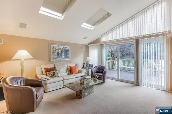 Livingston, NJ 07039,2 Rainbow Ridge DR