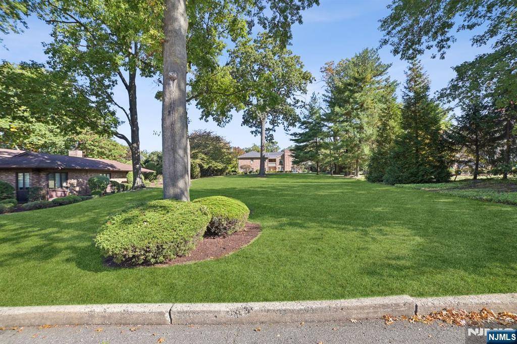 Englewood Cliffs, NJ 07632,143 Demarest AVE