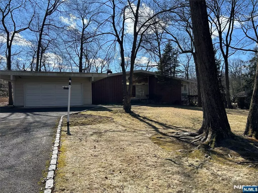 Upper Saddle River, NJ 07458,52 Grandview AVE