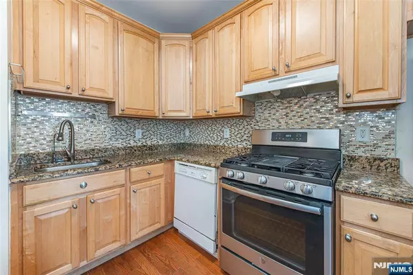 Nutley, NJ 07110,431 Hartford DR #4032