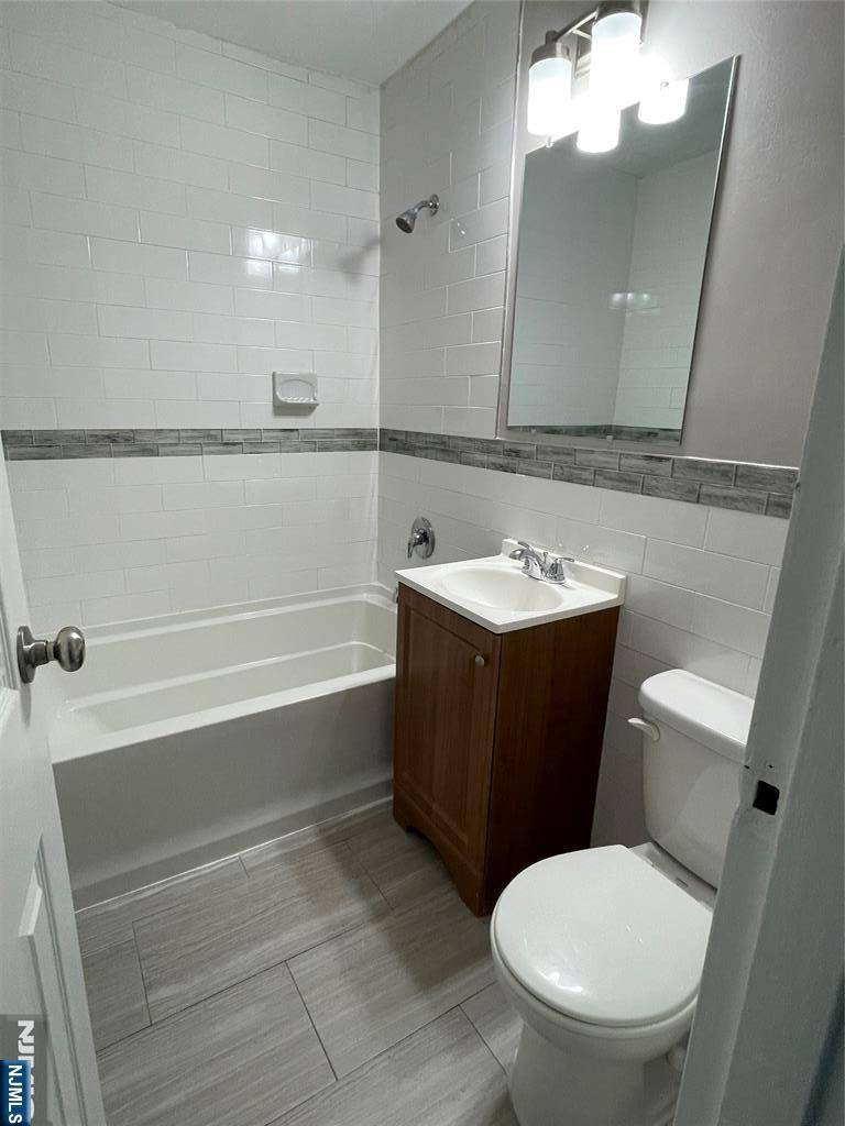 Hackensack, NJ 07601,125 Lawrence ST #3B