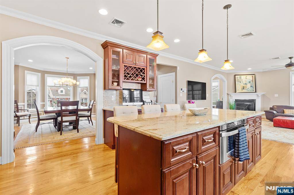 River Edge, NJ 07661,221 N Beech DR