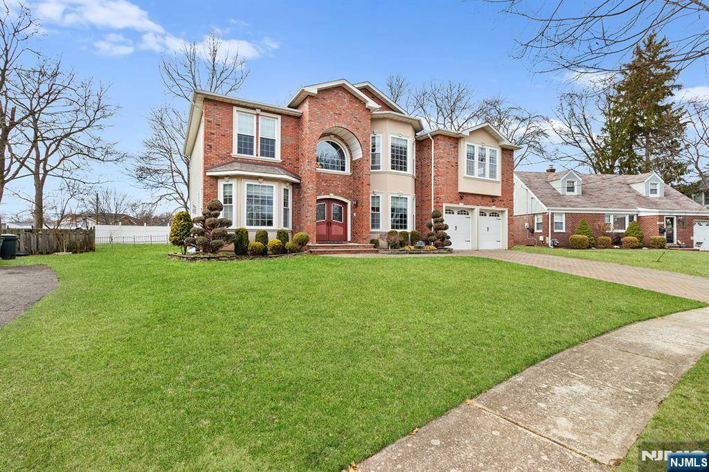River Edge, NJ 07661,221 N Beech DR
