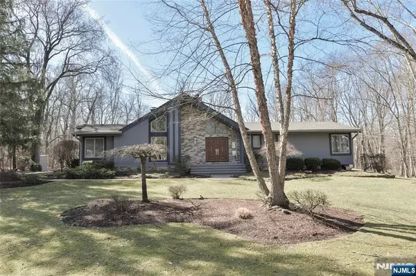Upper Saddle River, NJ 07458,54 Mill Glen RD