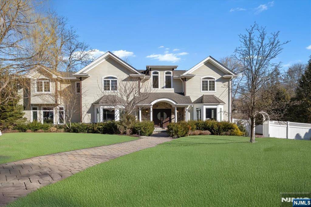 200 Anthony PL, Wyckoff, NJ 07481