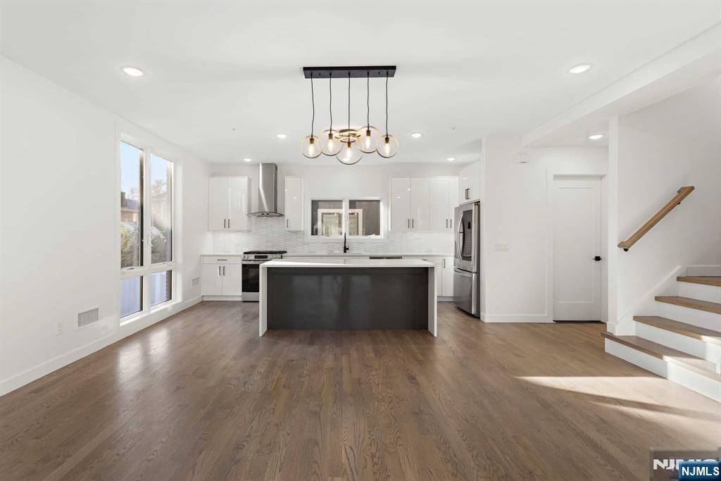 Cliffside Park, NJ 07010,396 Lafayette AVE #A