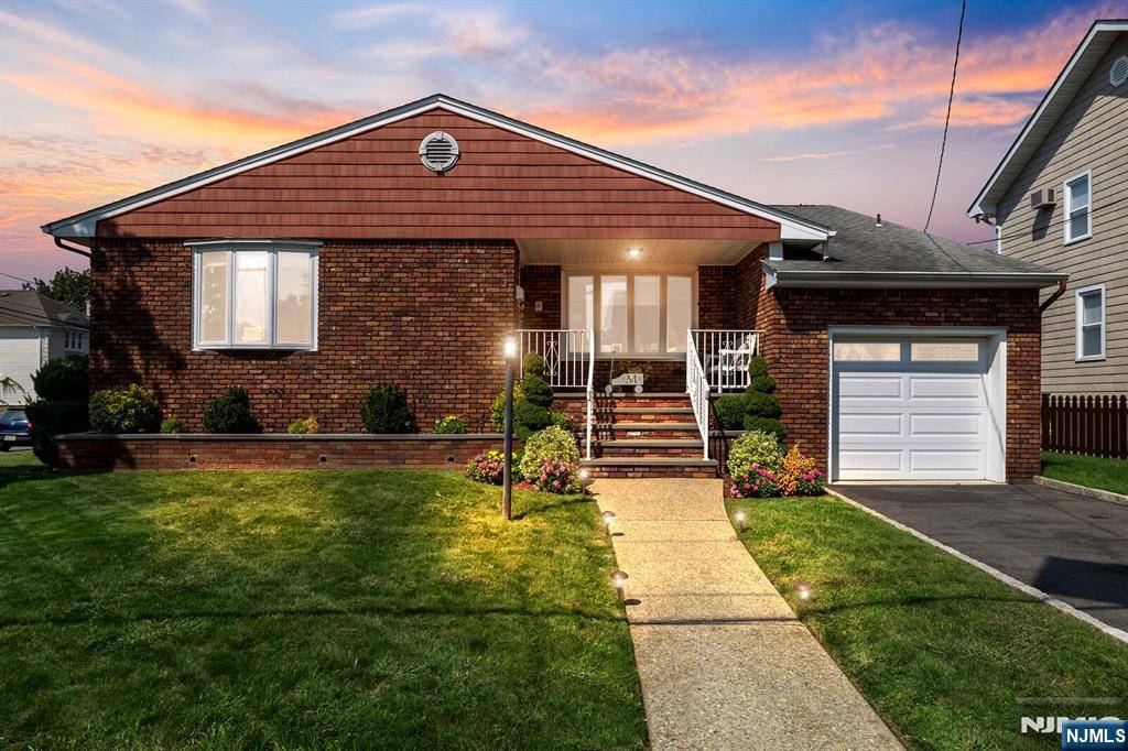 37 Jackson PL, Lyndhurst, NJ 07071