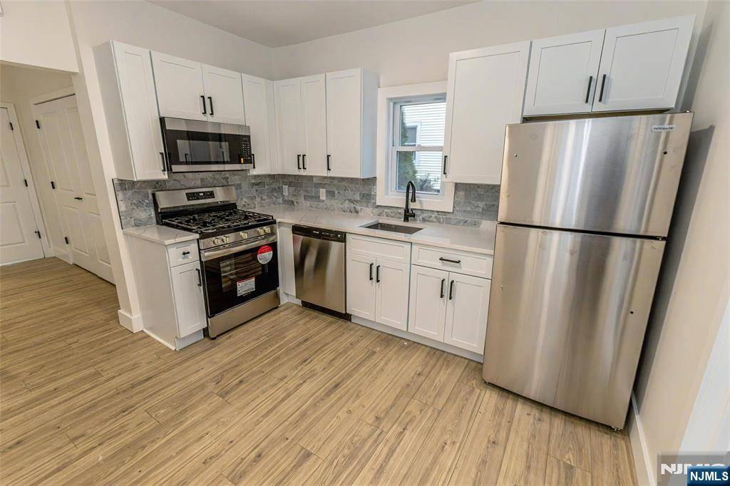Carlstadt, NJ 07072,323 Jefferson ST