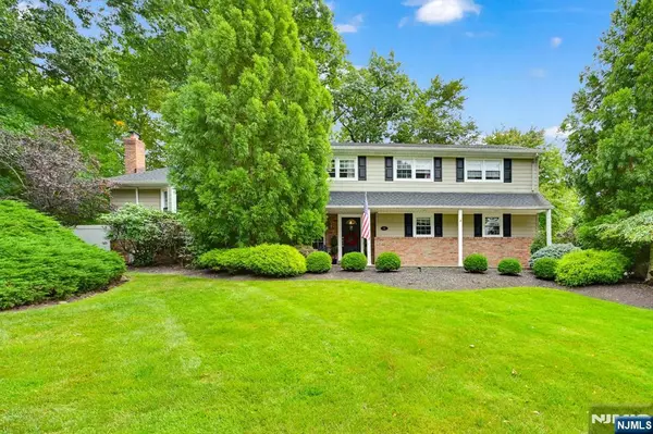 Park Ridge, NJ 07656,8 Lorraine DR