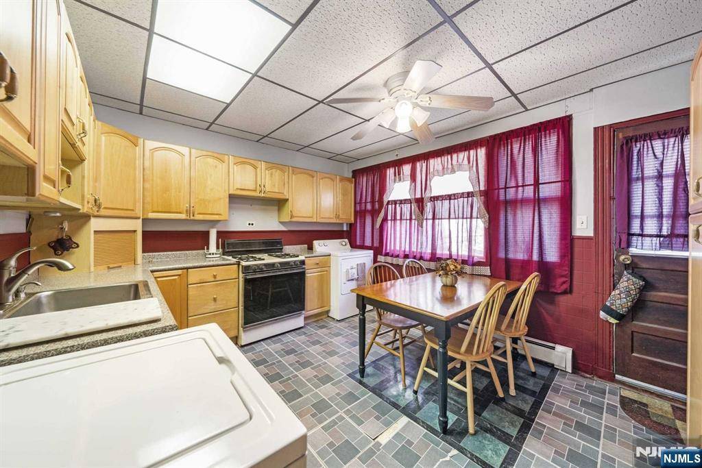 East Newark, NJ 07029,435 1/2 John ST