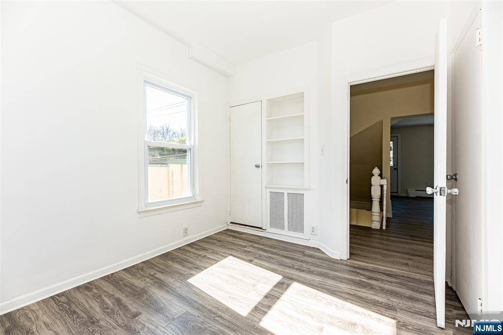 River Edge, NJ 07661,906 Kinderkamack RD