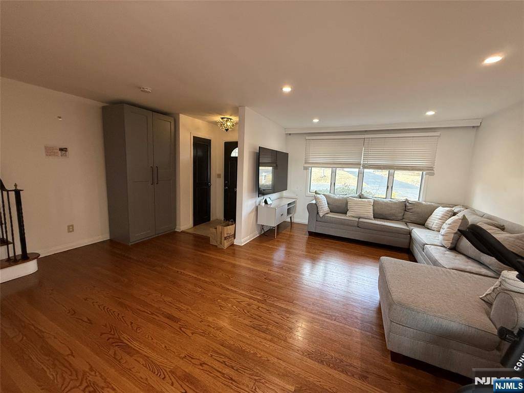 Oradell, NJ 07649,60 Ackerman AVE