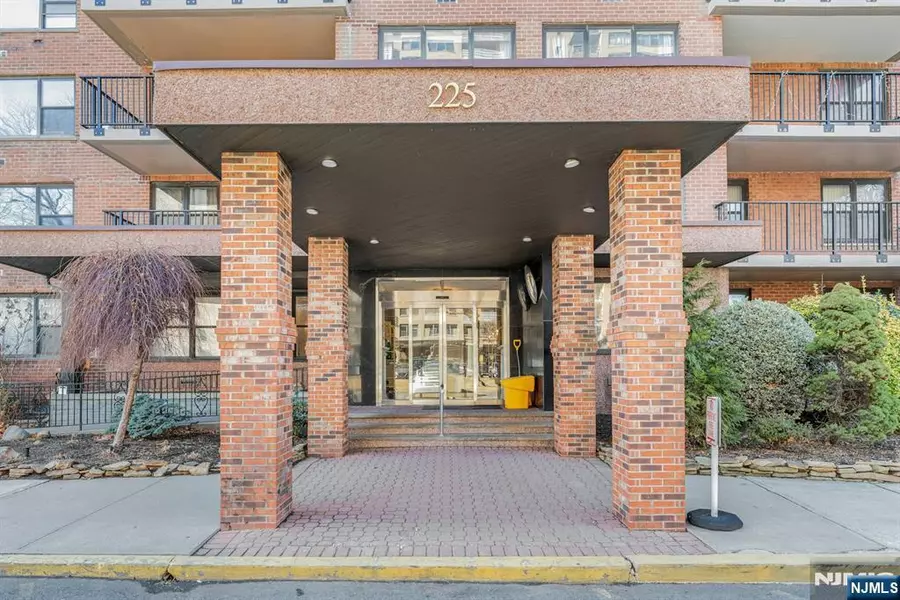 225 St Pauls #7G, Jersey City, NJ 07306