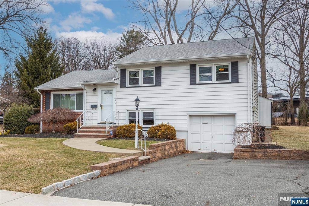 98 Haddenfield, Clifton, NJ 07013